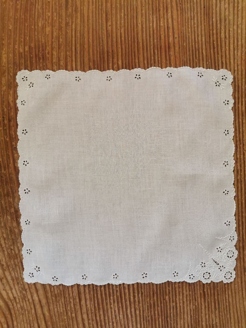 アンティークフランス アイレット向日葵＆小花 プチスカラップ とろみリネンクロス