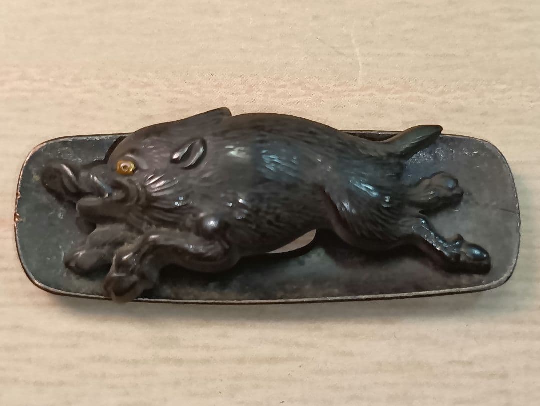 煙草入れ／前金具／猪