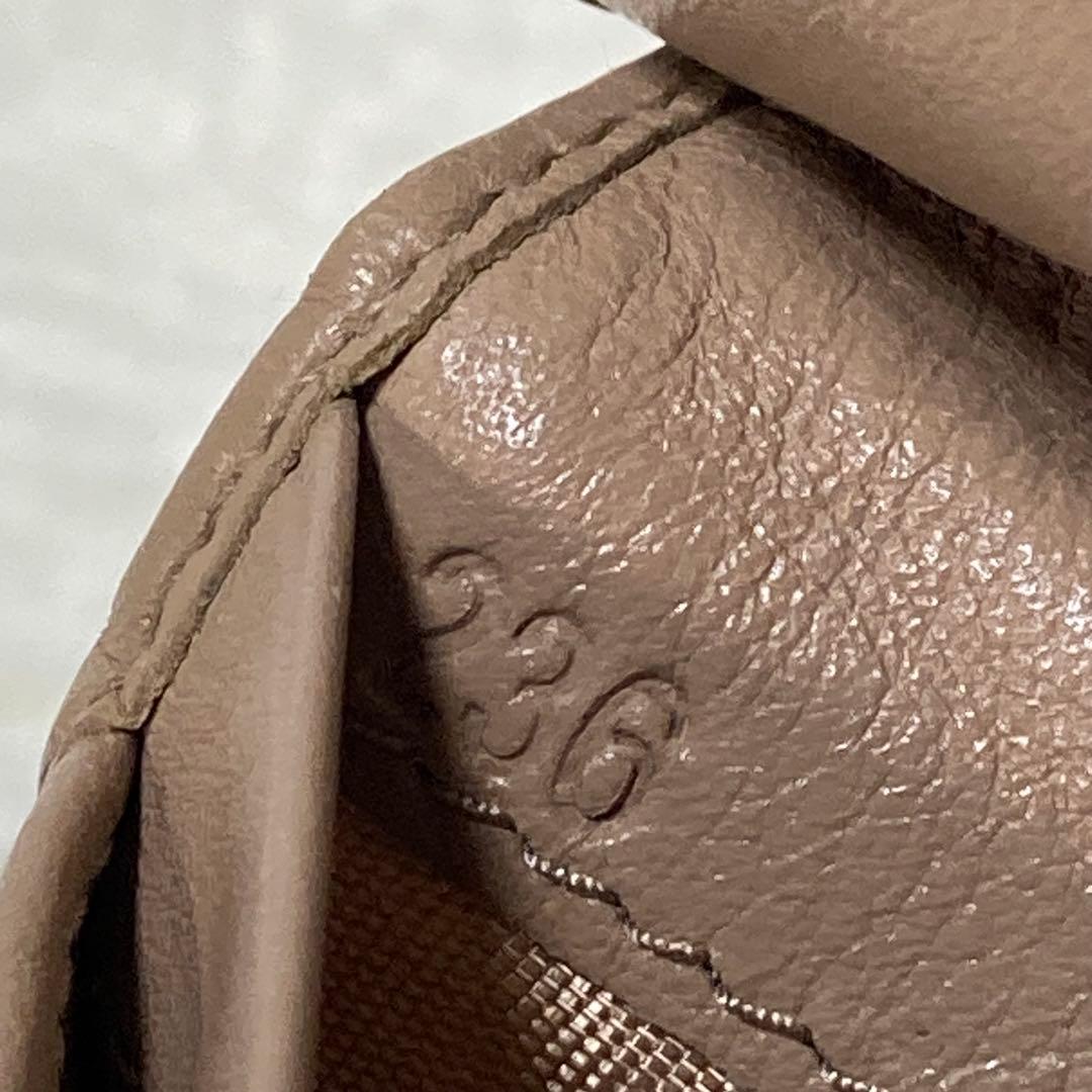 早い者勝ち　PRADA プラダ　人気　リボン　ベージュ　二つ折り　財布　ロゴ　金
