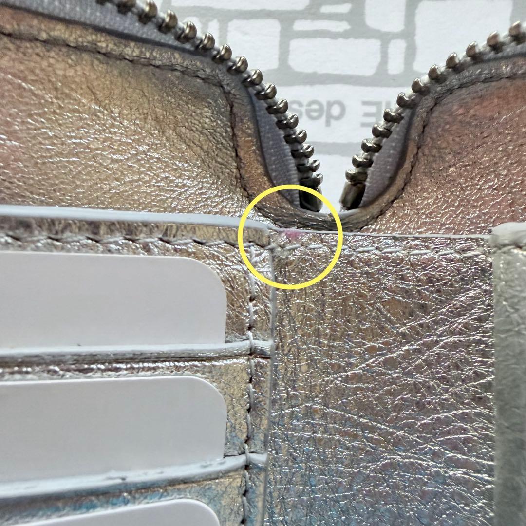 コムデギャルソン 二つ折り ZIPウォレット エンボスロゴ シルバー 箱タグ付き