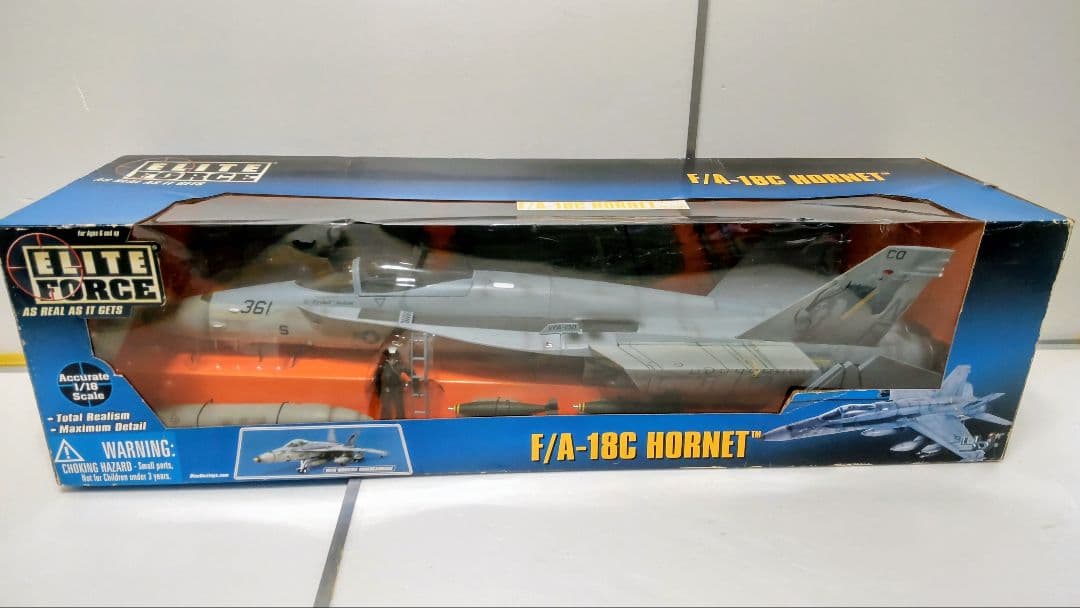 ELITEエリート 1/18 　F18Cホーネット模型