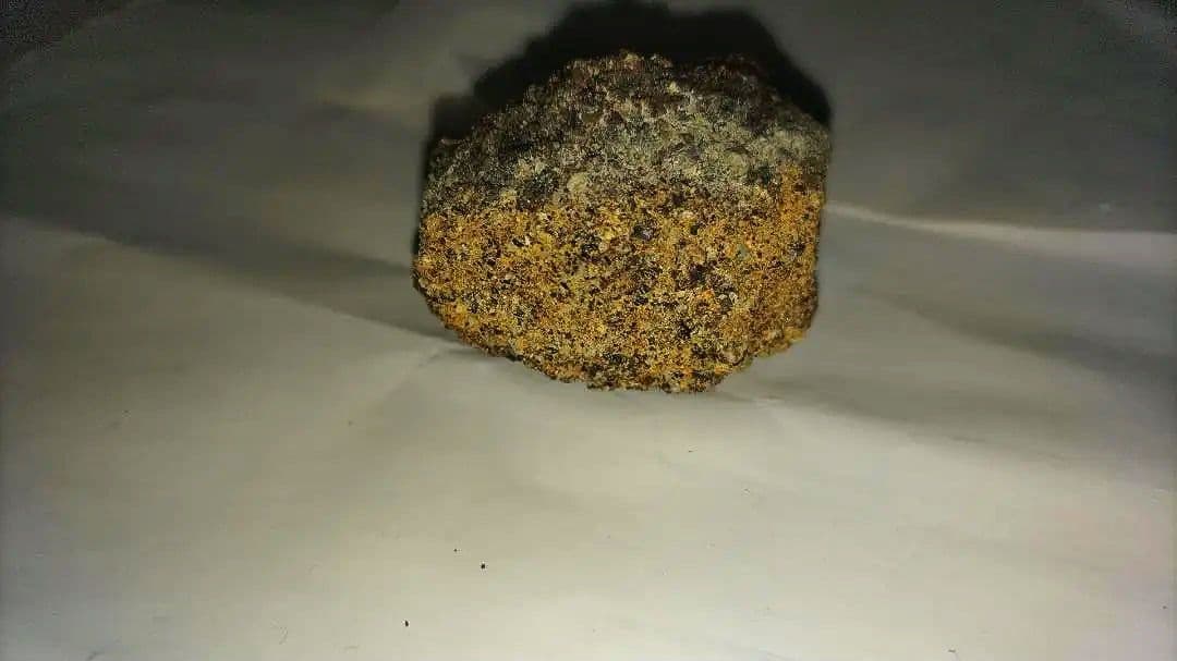 卵型のなんだか分からん石