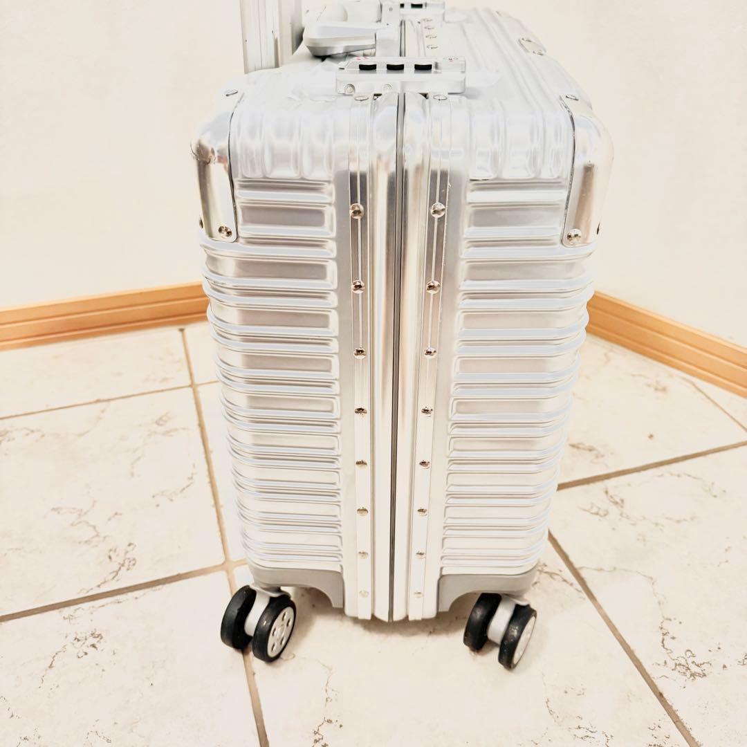 【TSAロック付】4輪キャリーケース 機内持ち込み