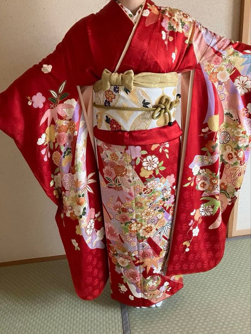 2025年限定　限界価格！赤色 花柄 振袖