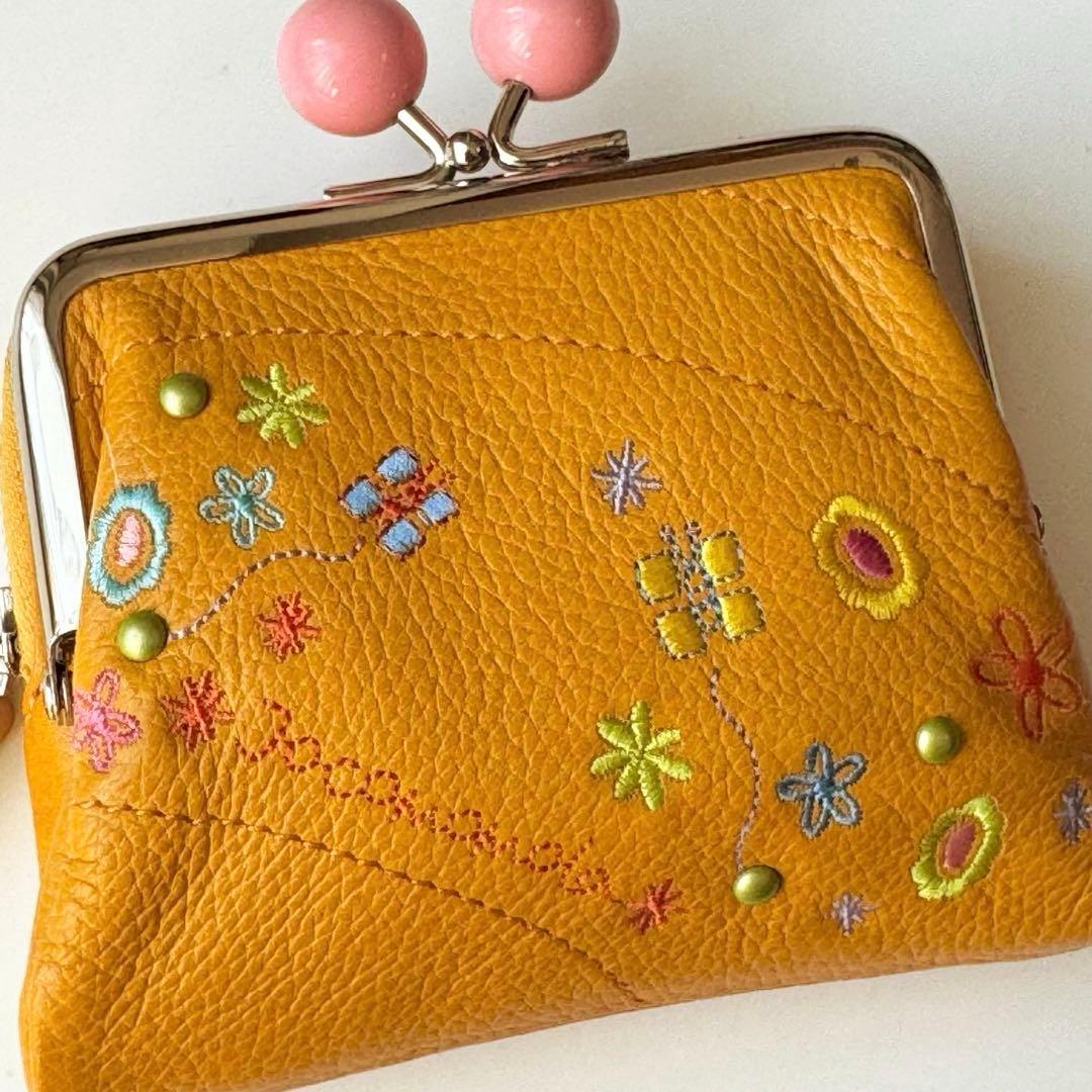 Joocomomola ホコモモラ 刺繍入り二つ折り財布 がま口 小銭入れ