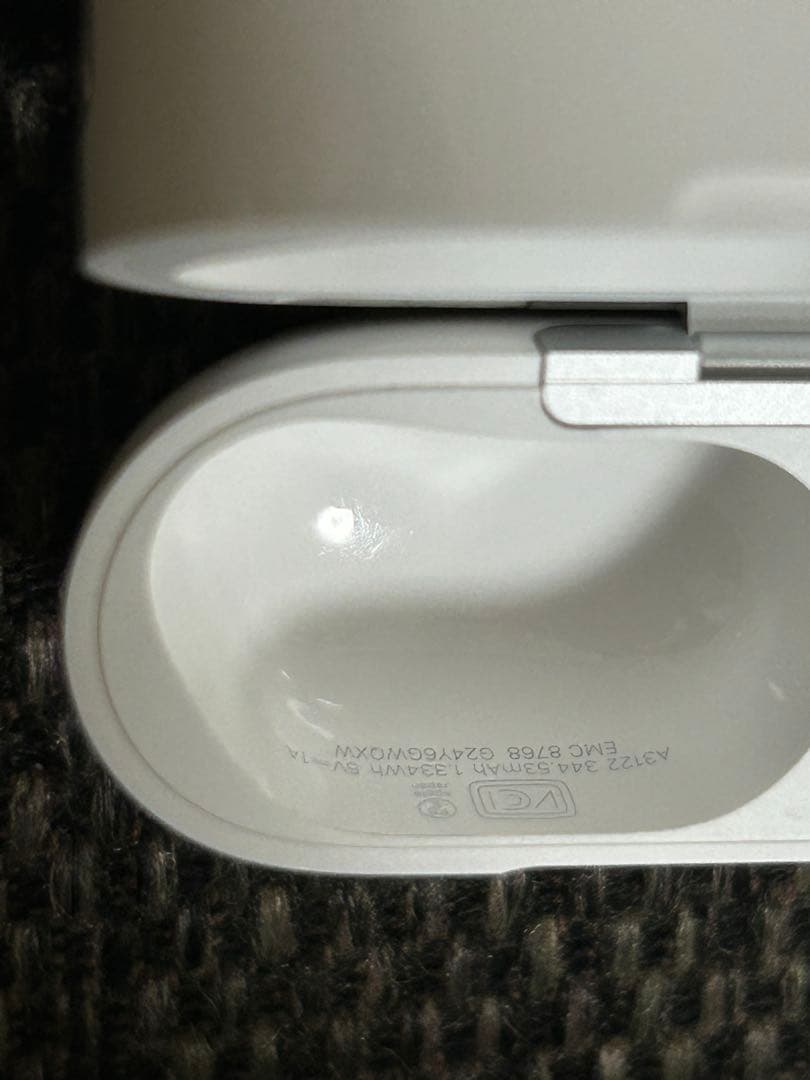 [極美品] AirPods Pro 第3世代 充電ケースのみ