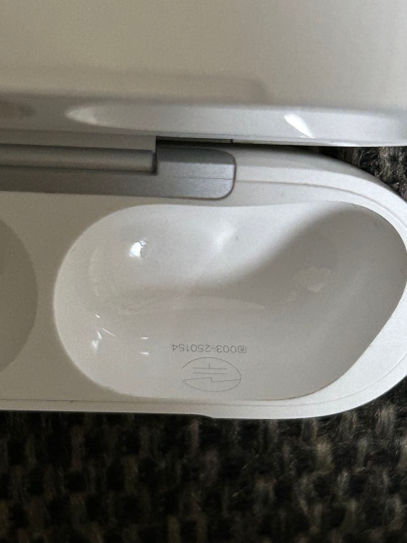 [極美品] AirPods Pro 第3世代 充電ケースのみ