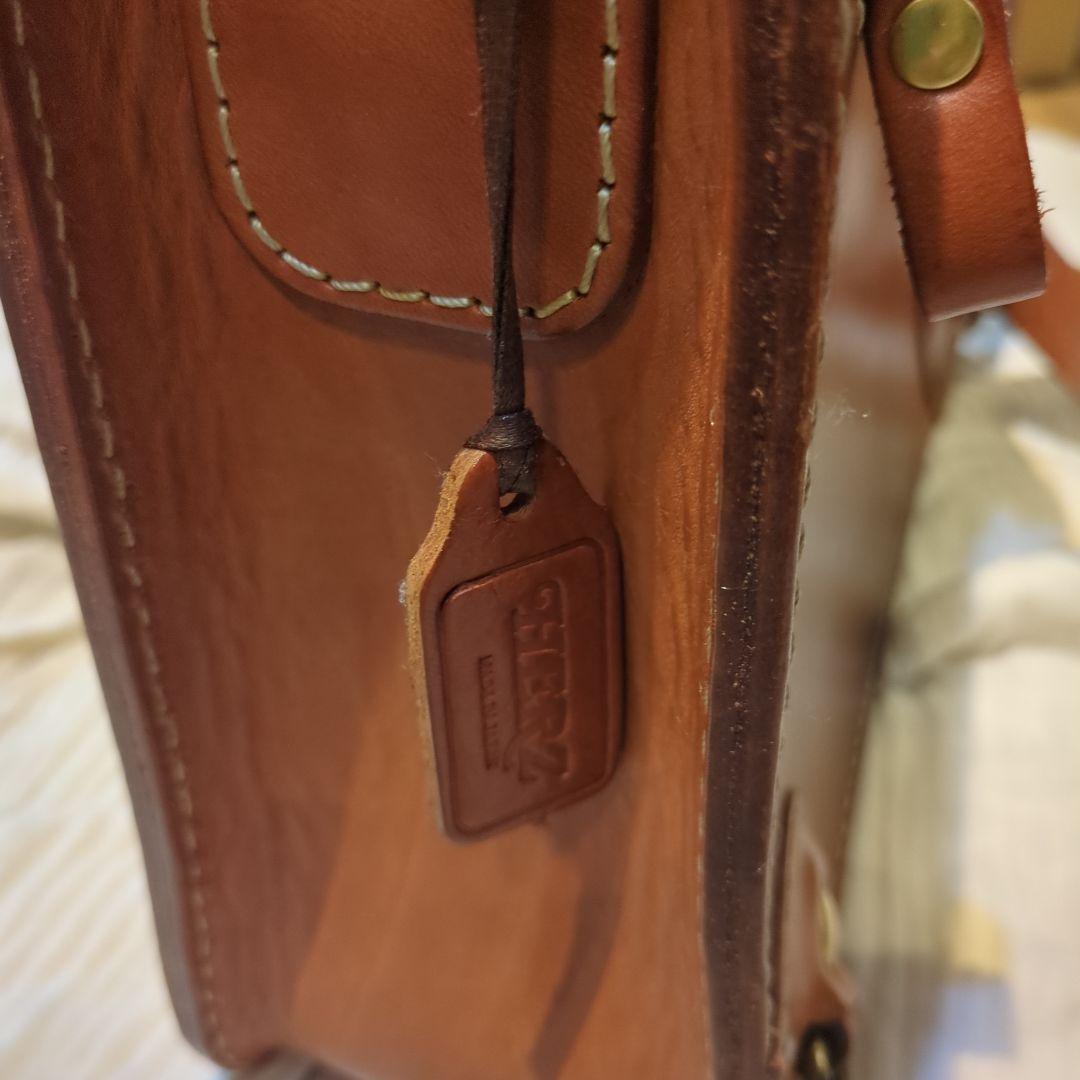 【メルカリ歳価格】HERZ サッチェルバッグ