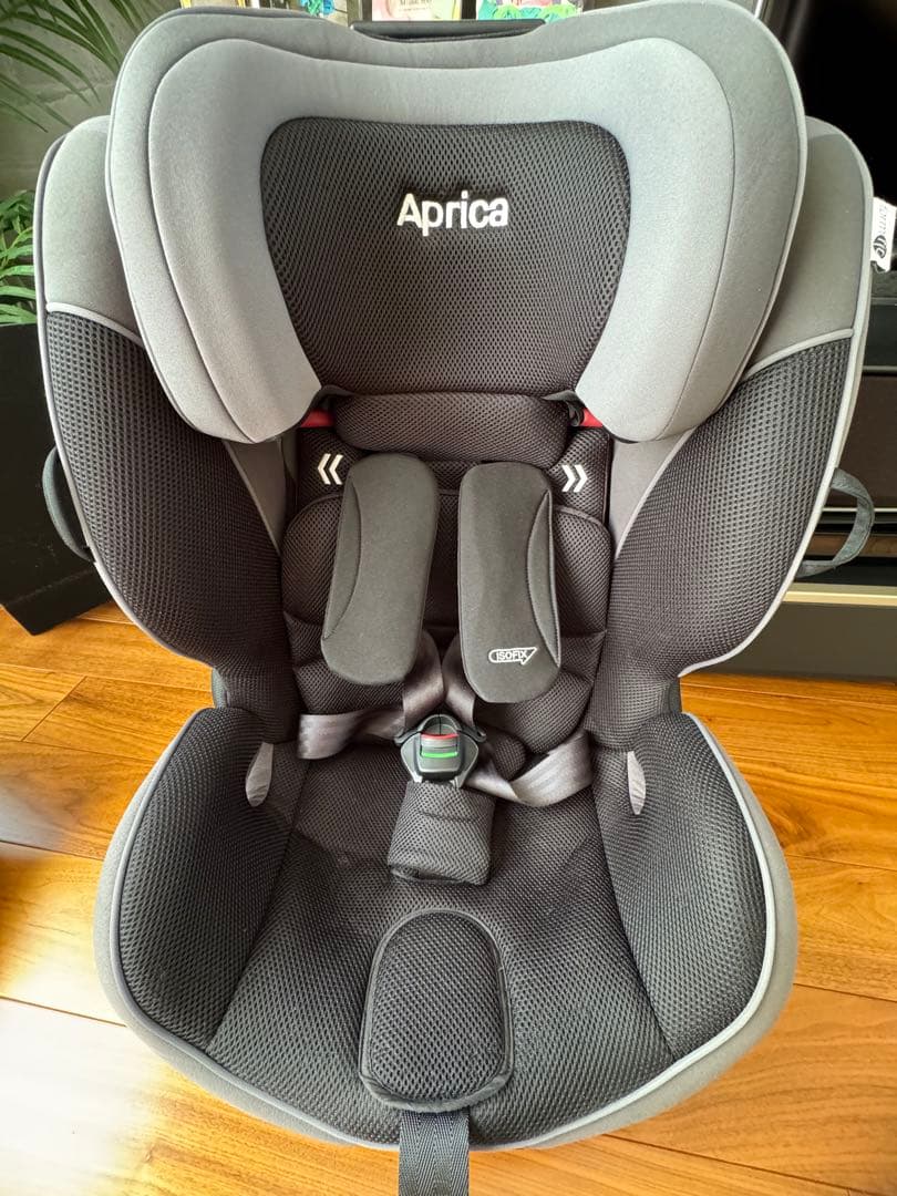 Aprica form fit AB チャイルドシート ブラック・グレー