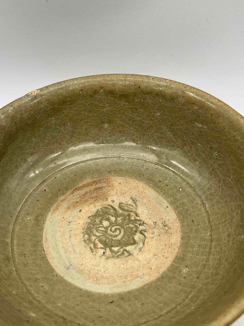 宋時代　青磁　越窯刻花卉文碗　唐物　古賞物　時代物　旧家蔵出し(A-65)