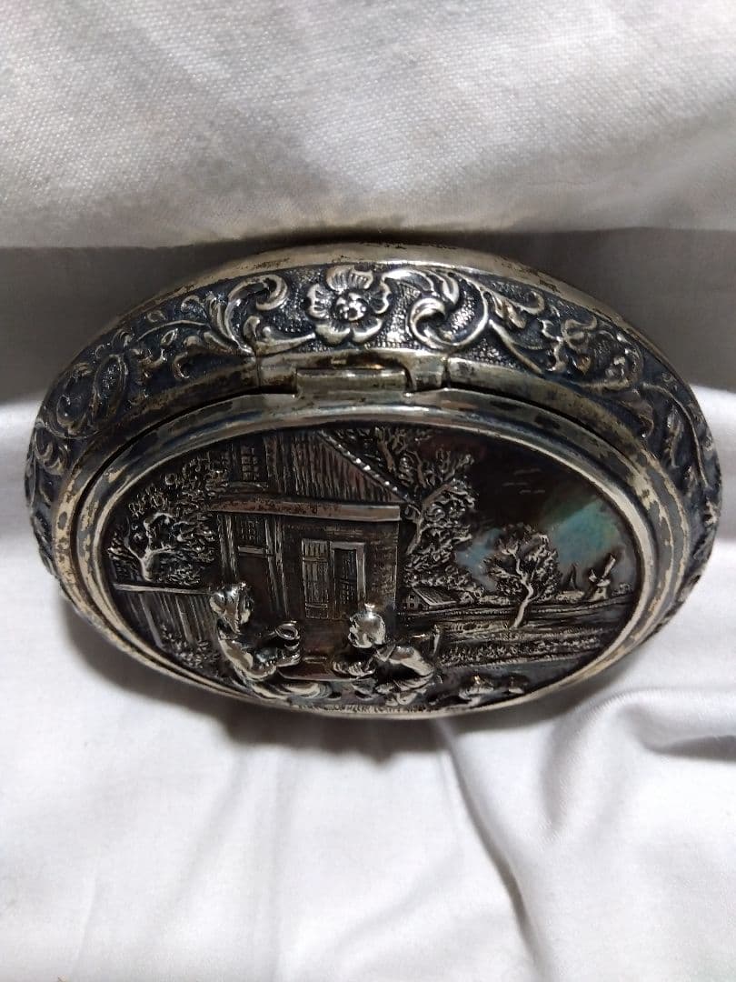 ♪小箱　ボンボニエール？ 銀製？ 犬の刻印 ？