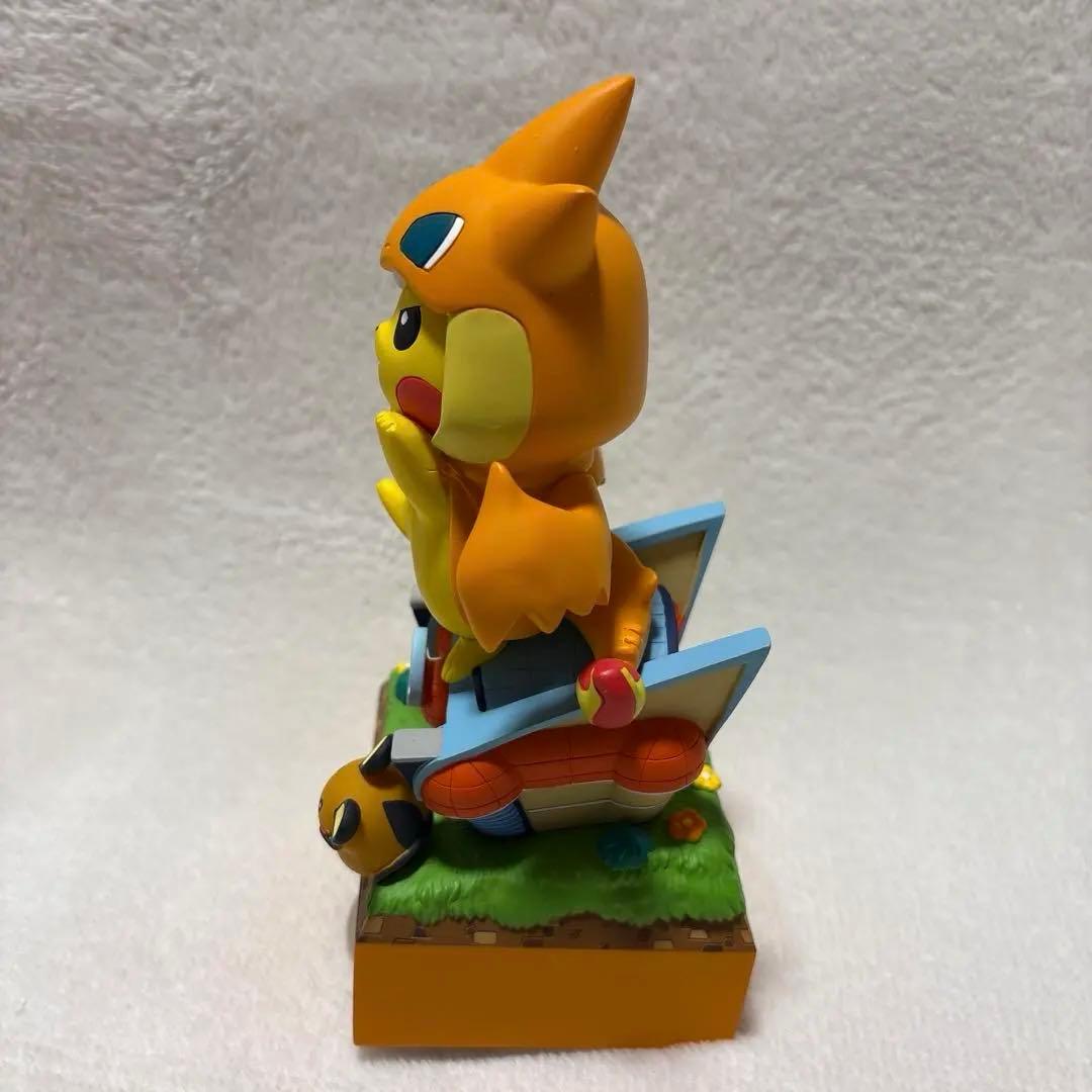 ポケモンセンター限定　メガトウキョー　オルゴール　ポンチョを着たピカチュウ