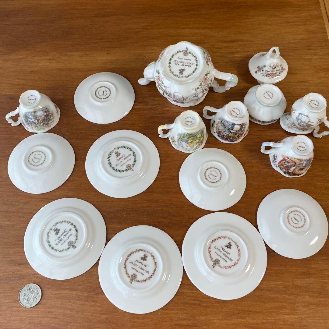 英国　ロイヤルドルトン ブランブリーヘッジ ミニチュア　ティーセット　イギリス