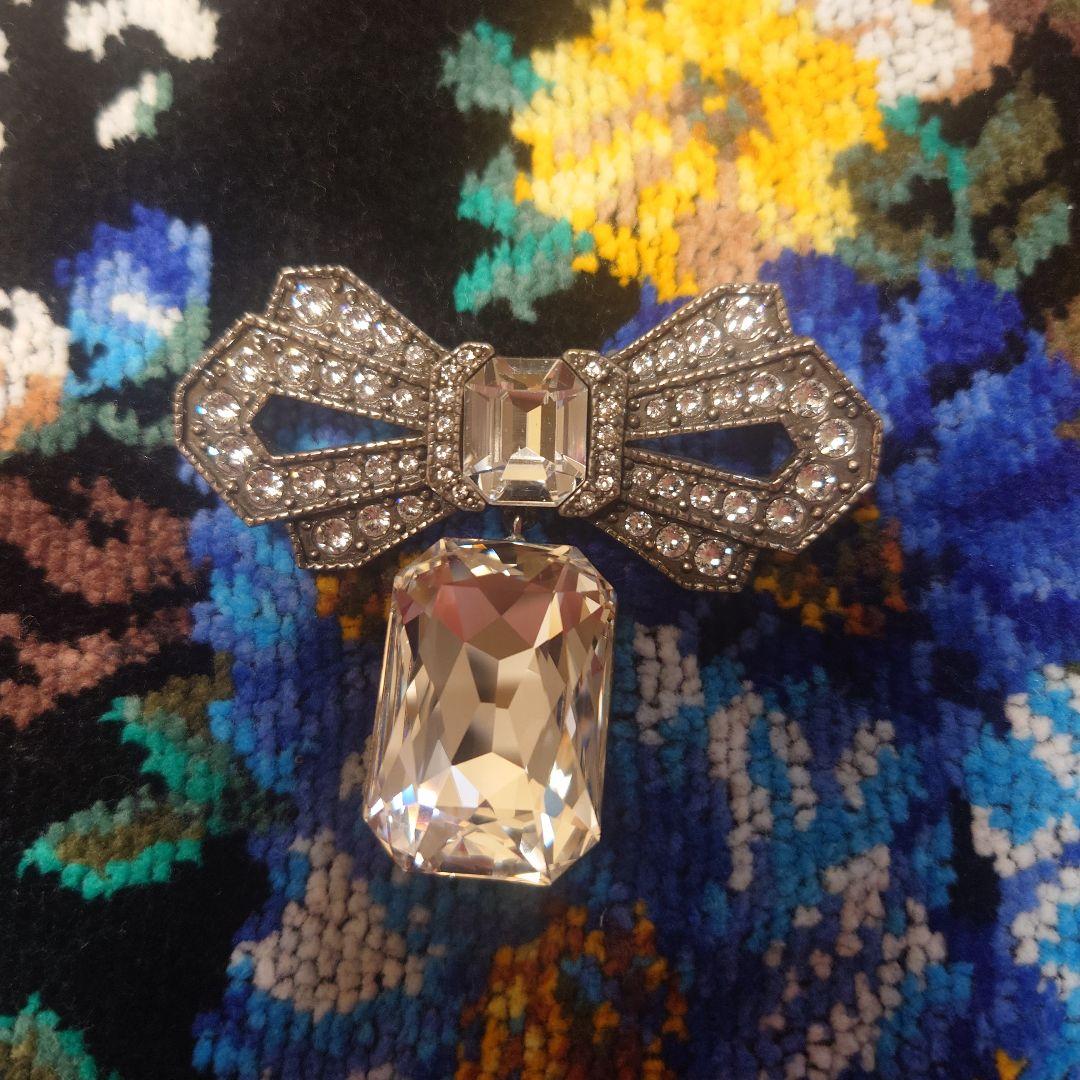 René リボンモチーフブローチ　アンティーク加工