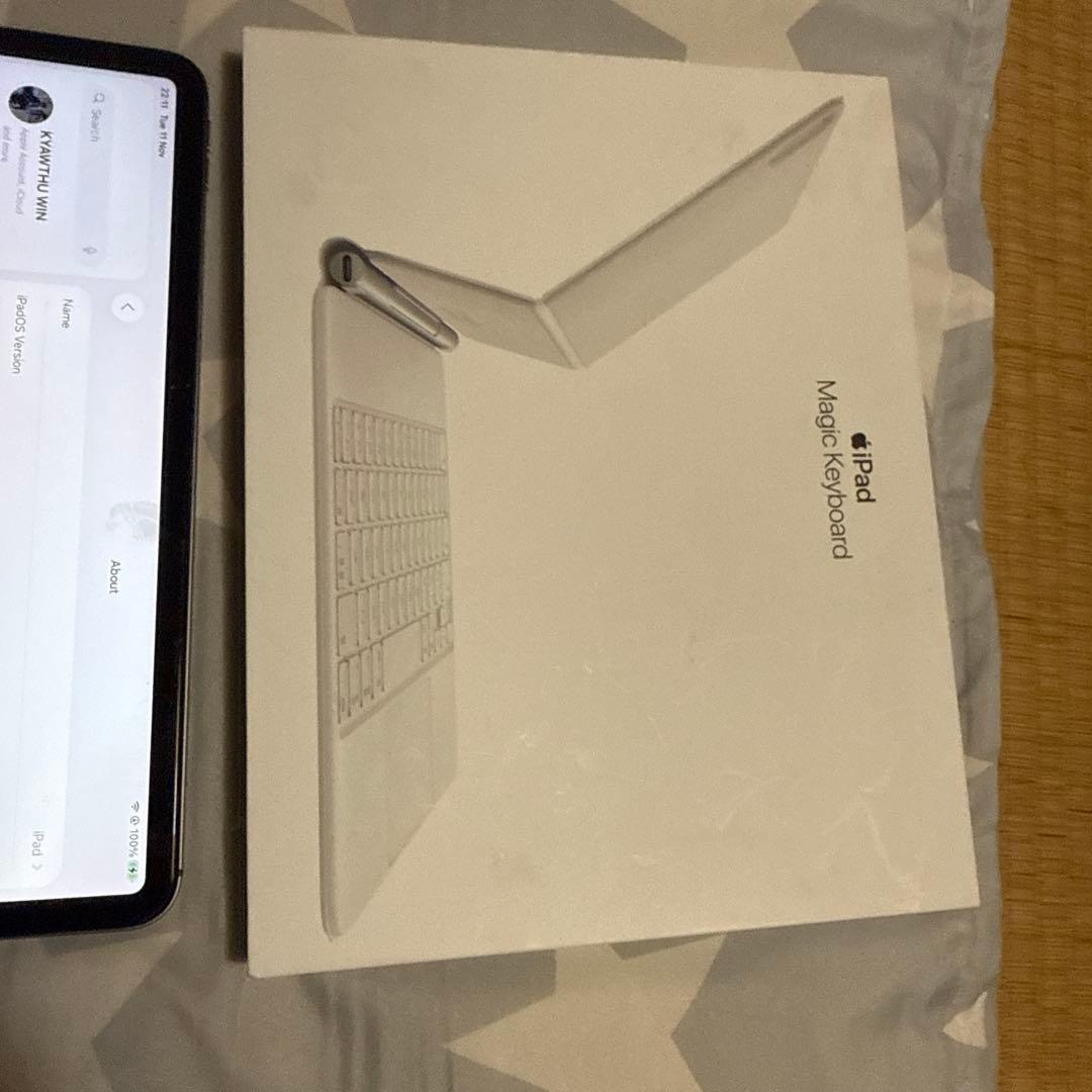 iPad Pro 2nd (11 inch)本体とMagicKeyboarセット