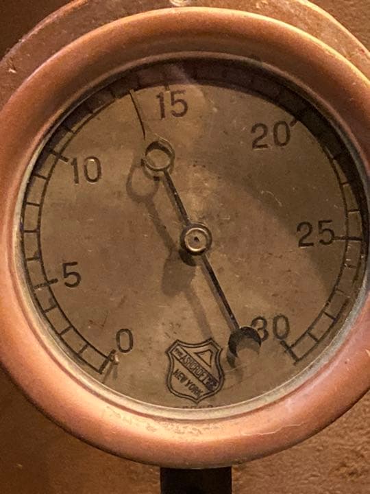 輸入品ディズニーシー　センターオブジアース　ポンプ圧力ゲージ同じ種類 20周年