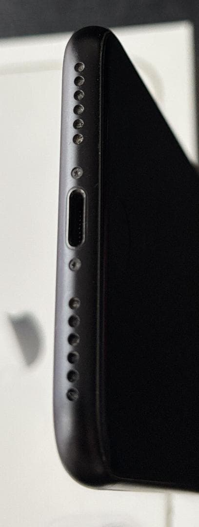 Apple iPhone SE2 　ブラック　 SIMフリー　美品