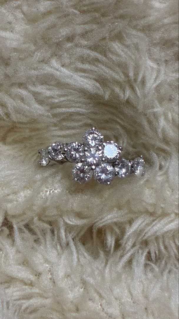 プラチナ　ダイヤモンド　リング　（訳あり品）