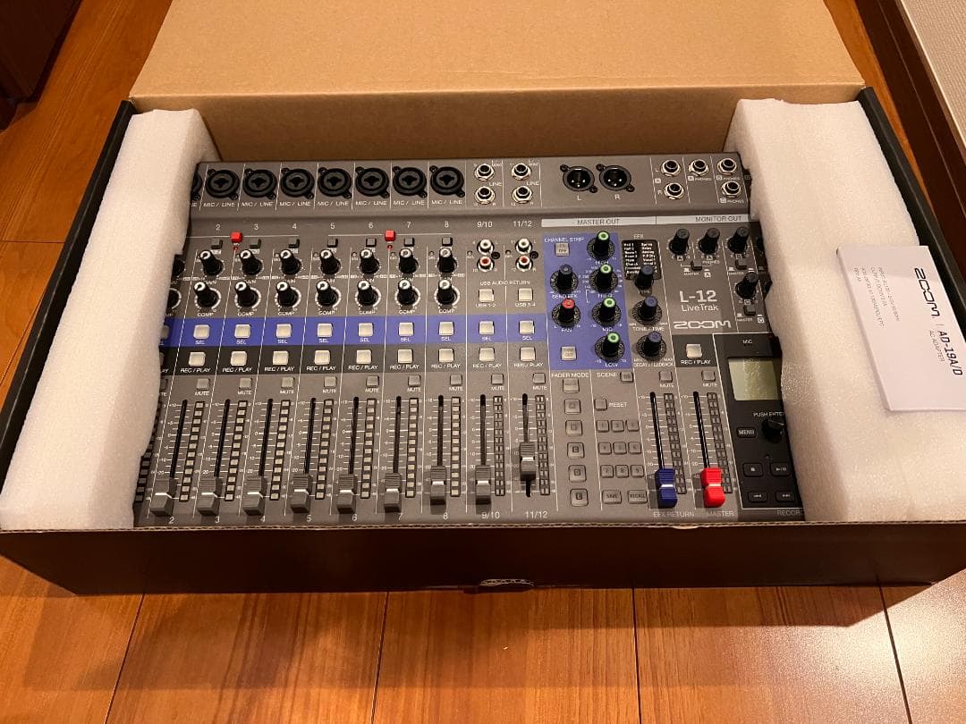 ZOOM LiveTrak L-12 USBケーブル・SDカード(4G)付き