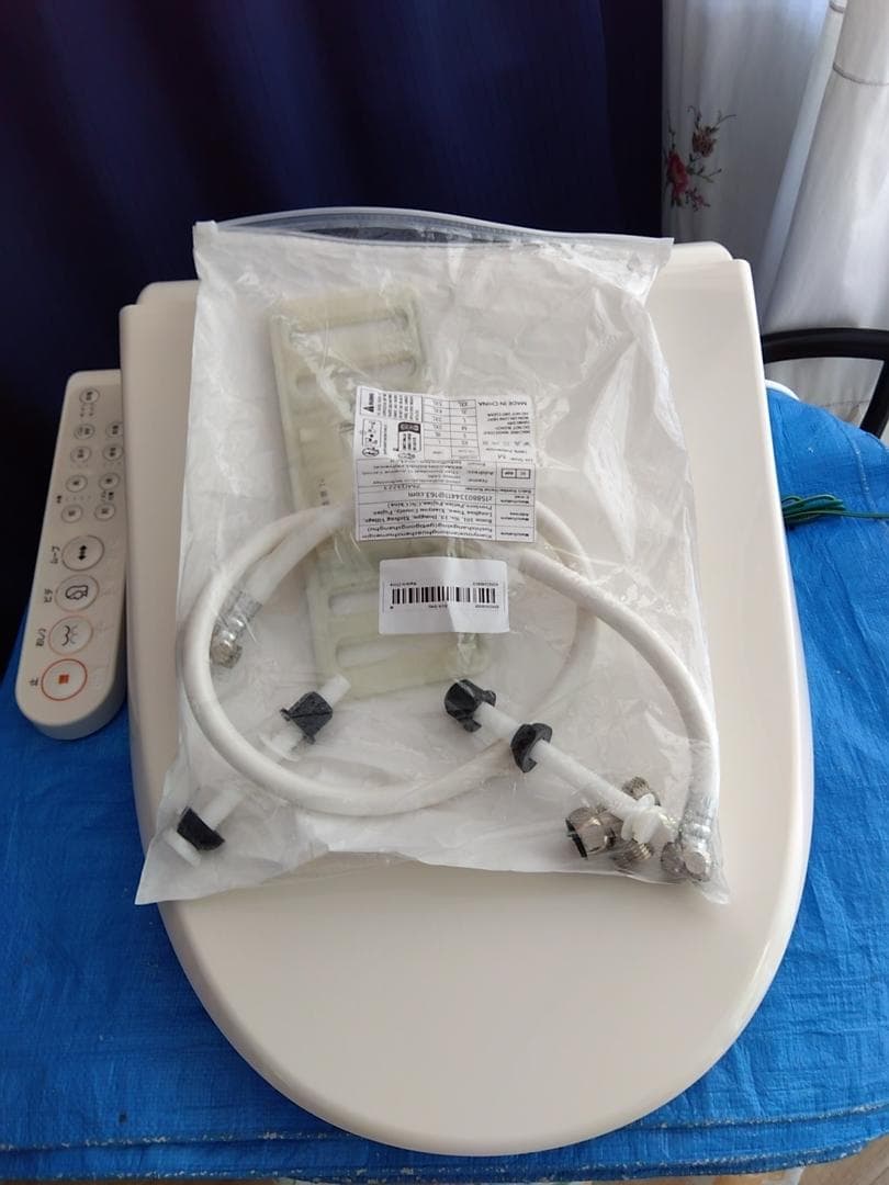 １６０４★東芝温水洗浄便座、洗浄クリーニング済、清潔です