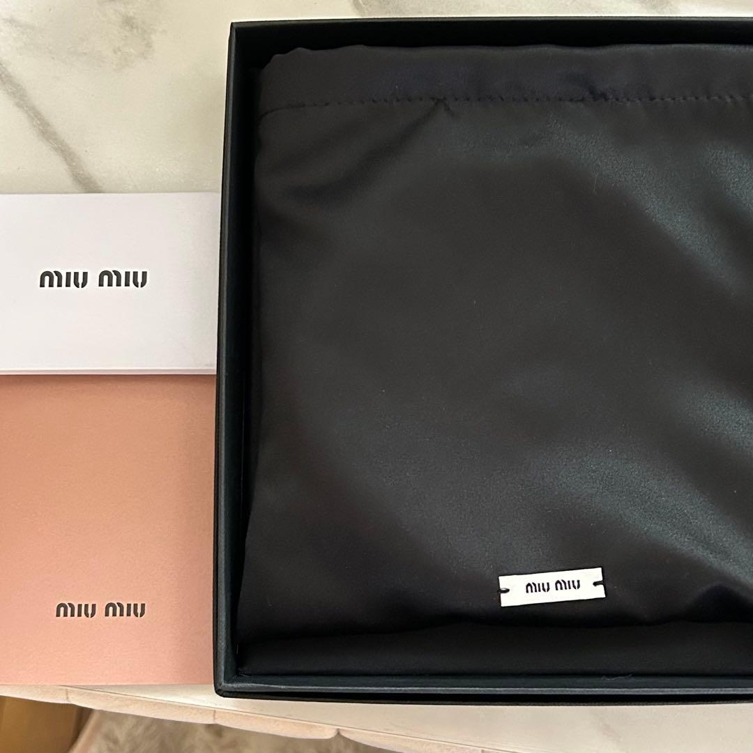 MIU MIU ホワイト　カチューシャ