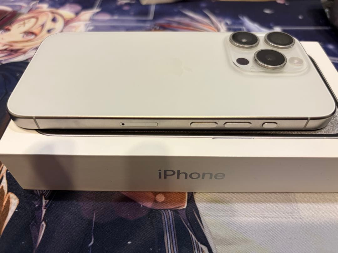 極美品 iPhone 15 Pro 256GB 本体 ホワイトチタニウム