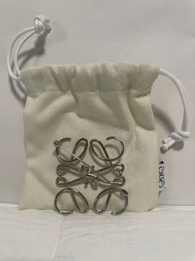 LOEWE アナグラム ブローチ メタル製 （ほぼ未使用）