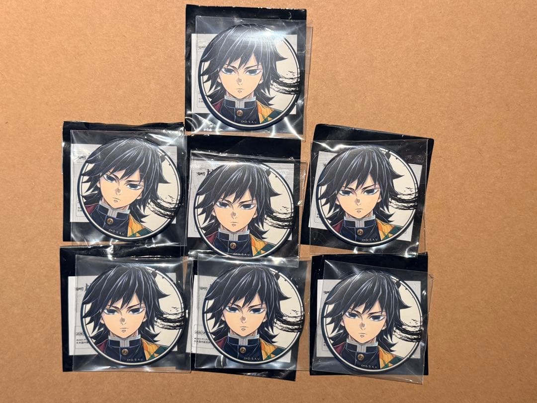 鬼滅の刃 柱展 冨岡義勇 マット 缶バッジ キービジュアル