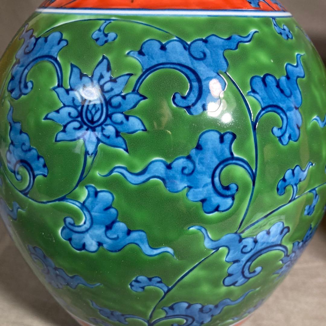 【源右衛門】古伊万里の伝統　日本の銘窯　源右衛門作　染錦唐草文　花瓶