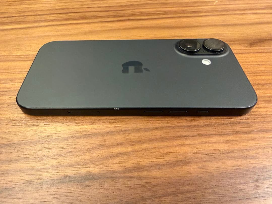 t*3様 iPhone16 ブラック 256GB ケース・保護ガラス付き 容量9