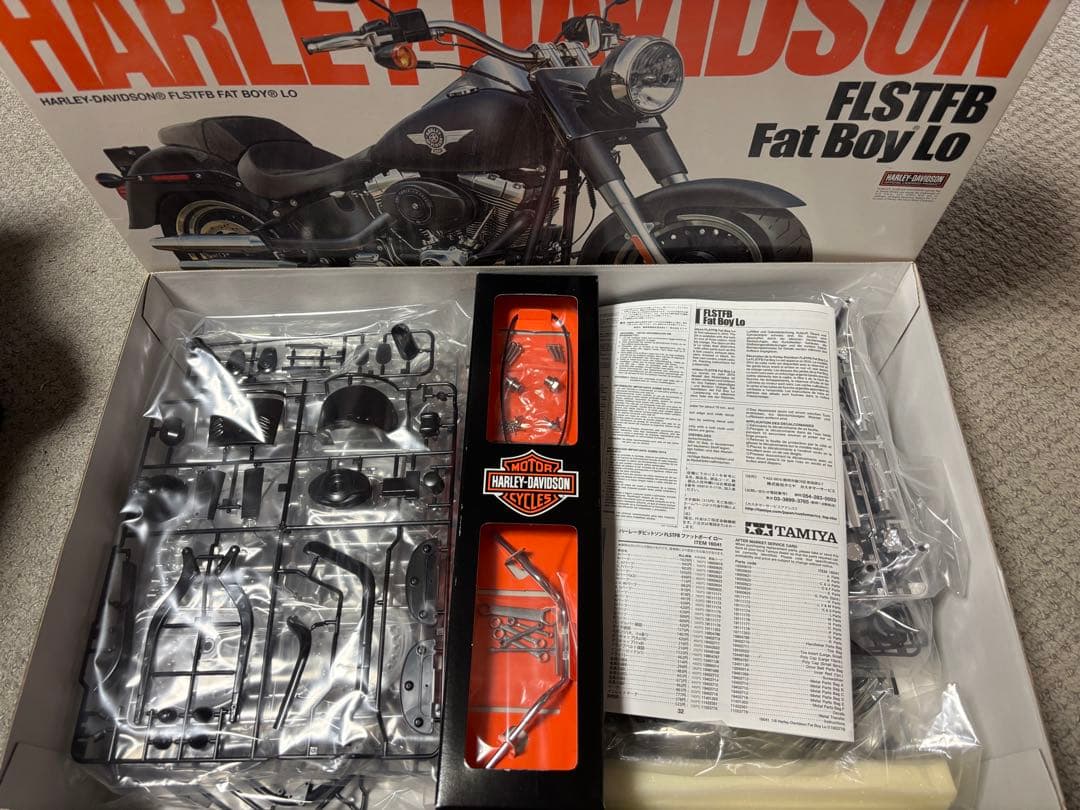 TAMIYA製の1/6スケール、FLSTFB Fat Boy Loモデル。