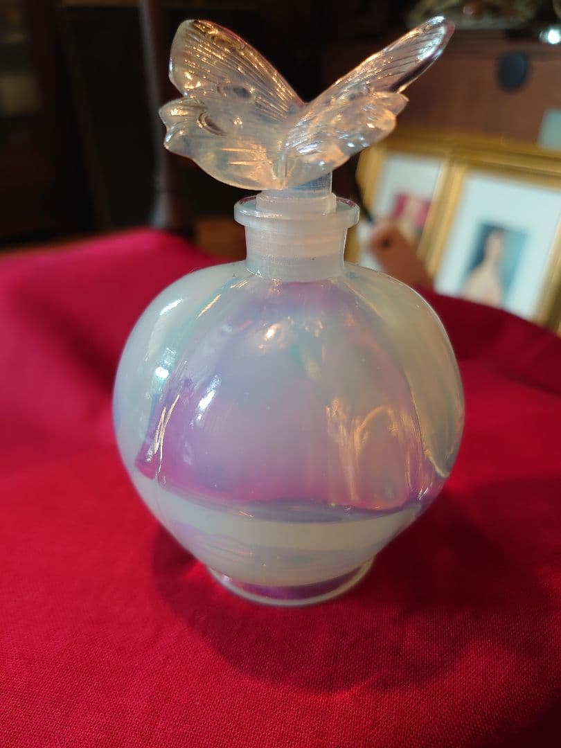 フランス1930s'オパールセント「蝶のパフィームボトル」香水瓶