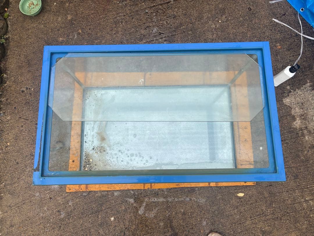 ガラス水槽　サイズ: 750×450×400＝129ℓ