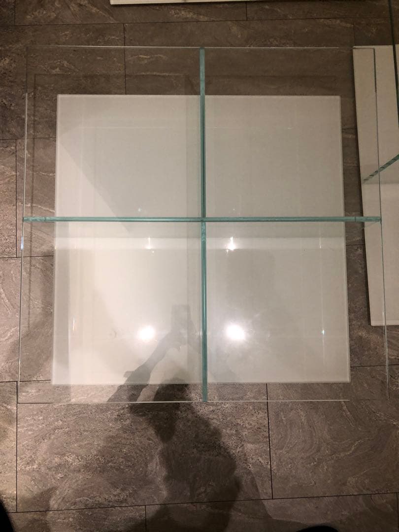 カッシーナ　ガラステーブル