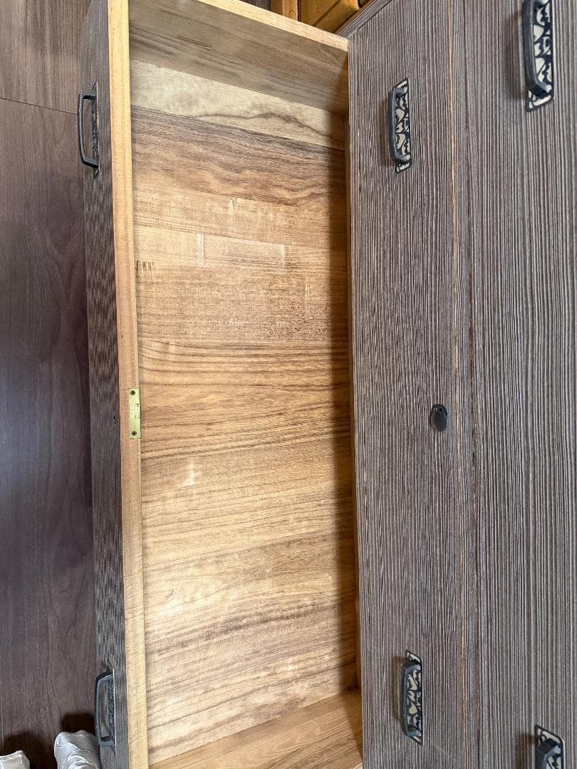 桐箪笥 牡丹金具. 着物 観音開き アンティーク