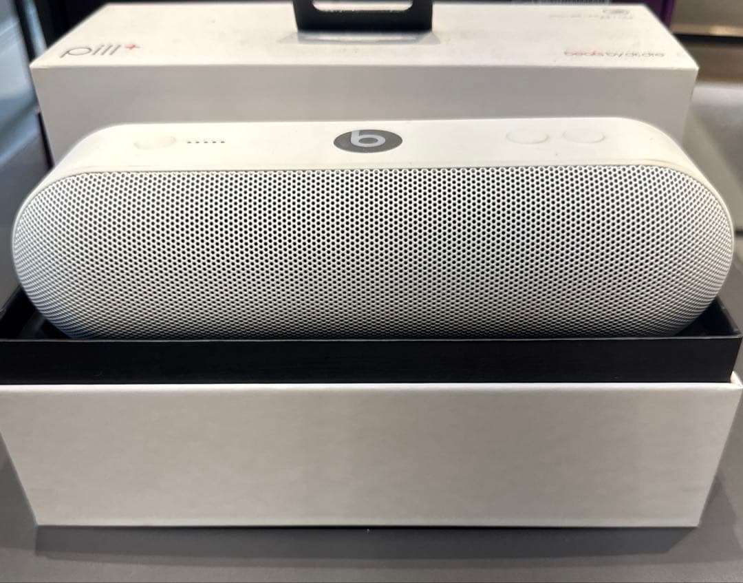 Beats Pill + ホワイト　本体、箱、付属品有り