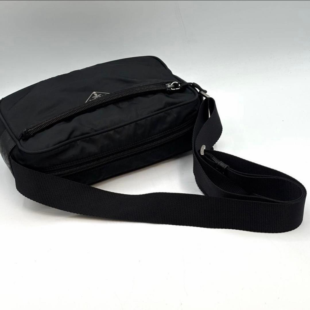 大人気 プラダ PRADA 三角ロゴ ショルダーバッグ　23cm ブラック