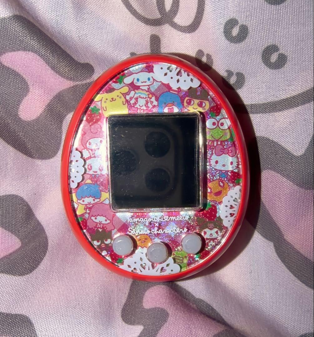 バンダイ たまごっち サンリオキャラクター 赤