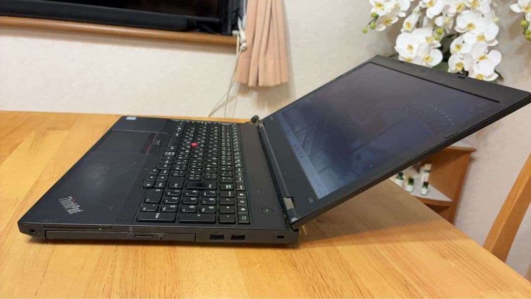 レノボ　シンクパッド L560　i5-6200U　SSD 256GBメモリ8GB