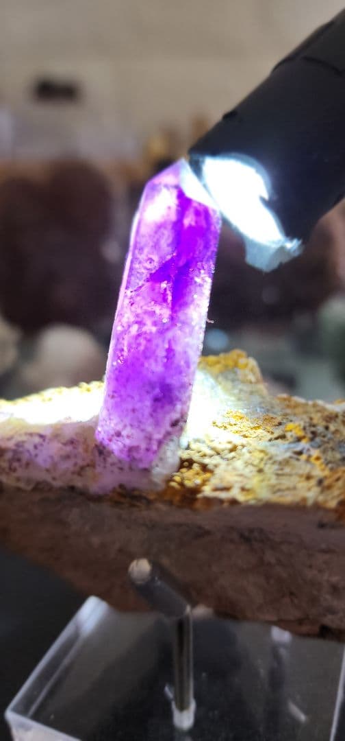 ナミビア産のロイヤルパープルアメジスト