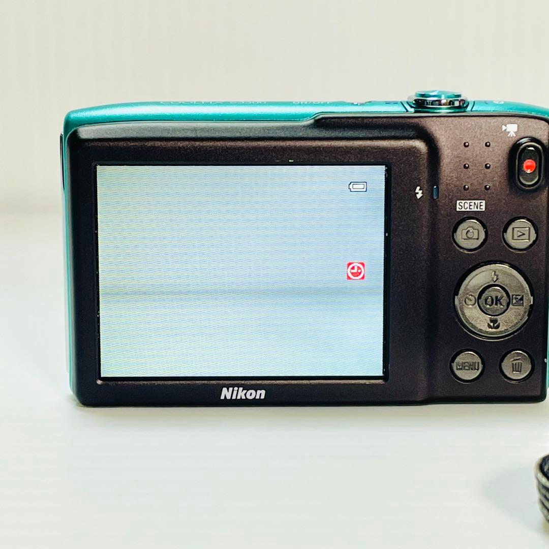 超美品　箱付き　Nikon COOLPIX S3300 ニコン　クールピクス