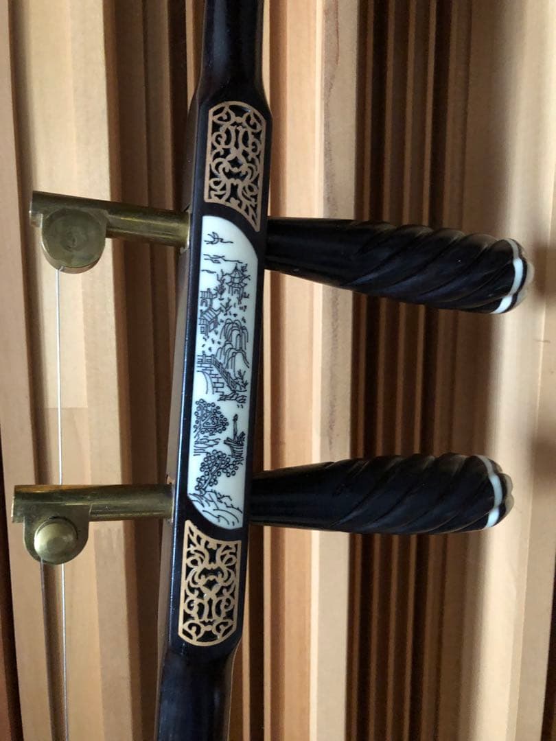 二胡　黒檀 金属軸糸巻き　ERシリーズ　中級グレード　ケース　弓、チューナー他