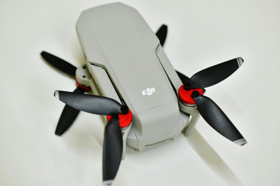 美品ドローン【MAVIC　MINI】予備バッテリー3個付　バンド付き