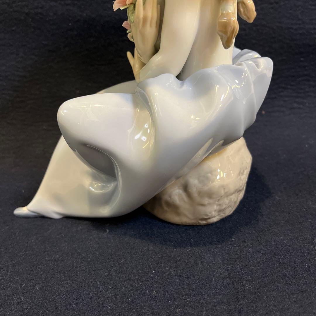 リヤドロ　花の香りに包まれて　フィギュリン　陶器　置物　人形　インテリア