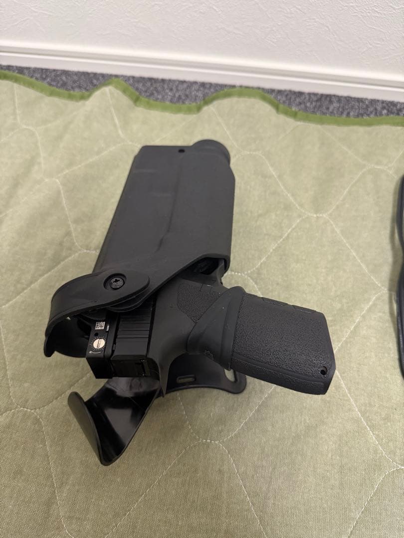 カーボネイト　ストライカー9s ライト付き 2マガジン　ホルスター付き