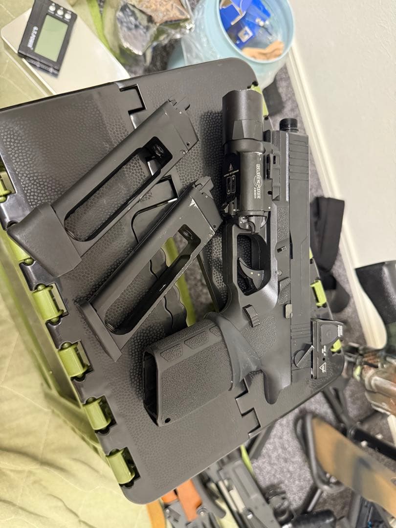 カーボネイト　ストライカー9s ライト付き 2マガジン　ホルスター付き