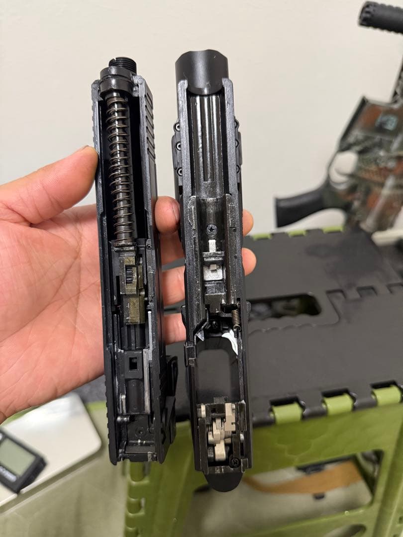 カーボネイト　ストライカー9s ライト付き 2マガジン　ホルスター付き