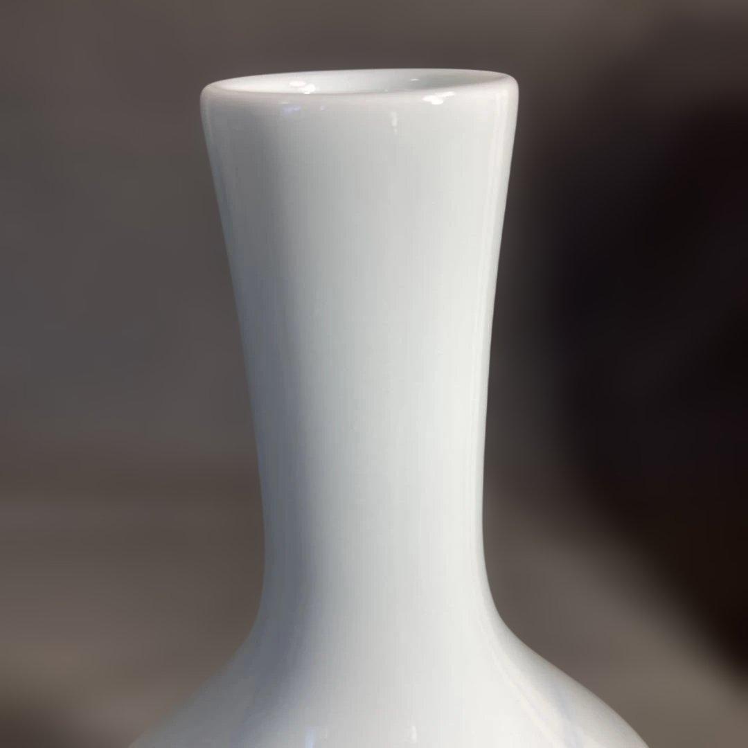 【井上萬二】白磁の伝統　日本の名窯　人間国宝　井上萬二　白磁染麦穂文　花瓶