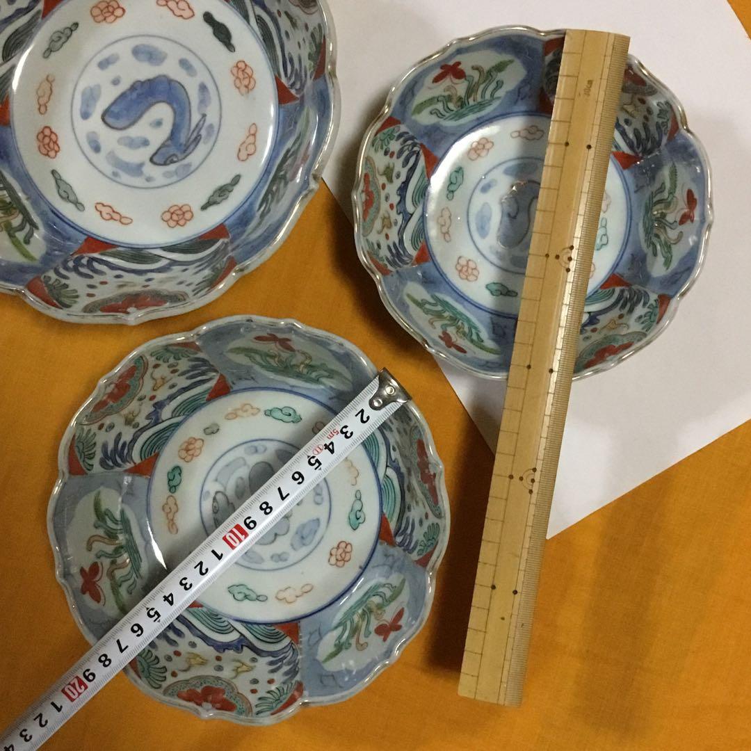 入れ子の色絵の鉢