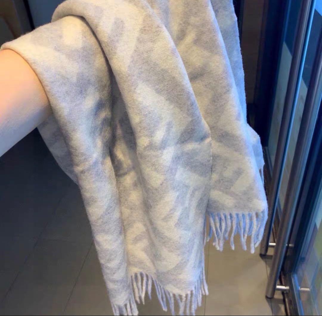 FENDI ズッカ柄 マフラー グレー系 フリンジ付き